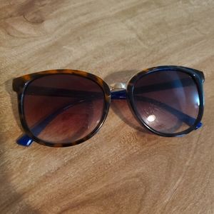 Brand new never worn without tags women's sunglasses